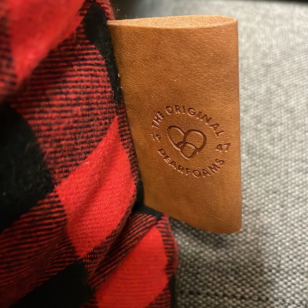 Donated Original dearfoam pillow black / red checkered plaid. EUC - Picture 2 of 3